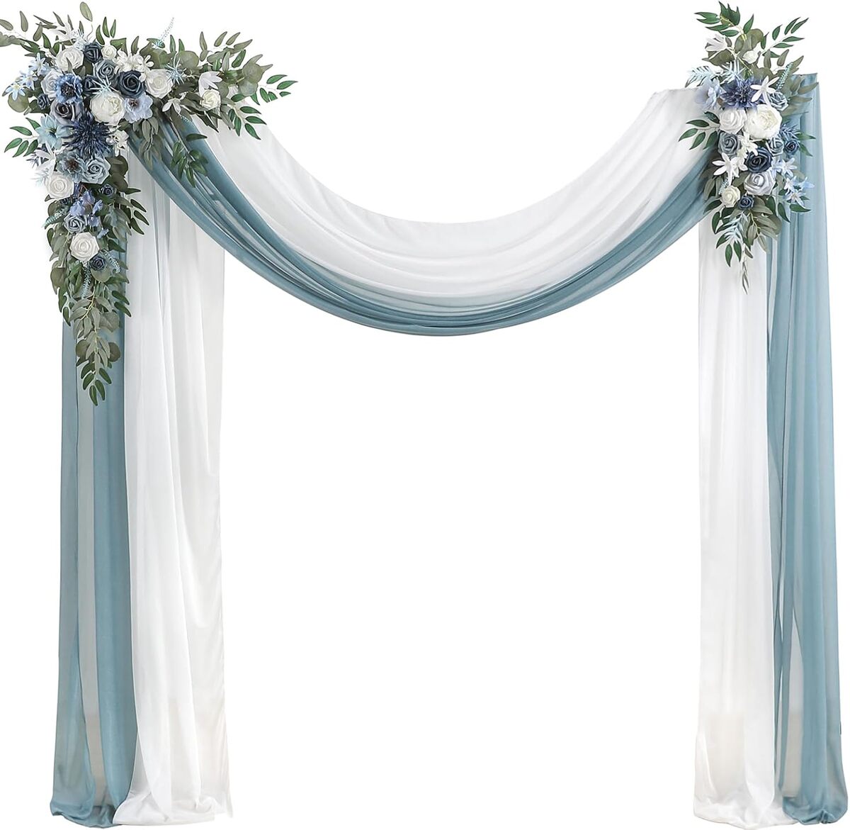 Avis sur l'arche de mariage Serra Flora avec rideaux et fleurs artificielles
