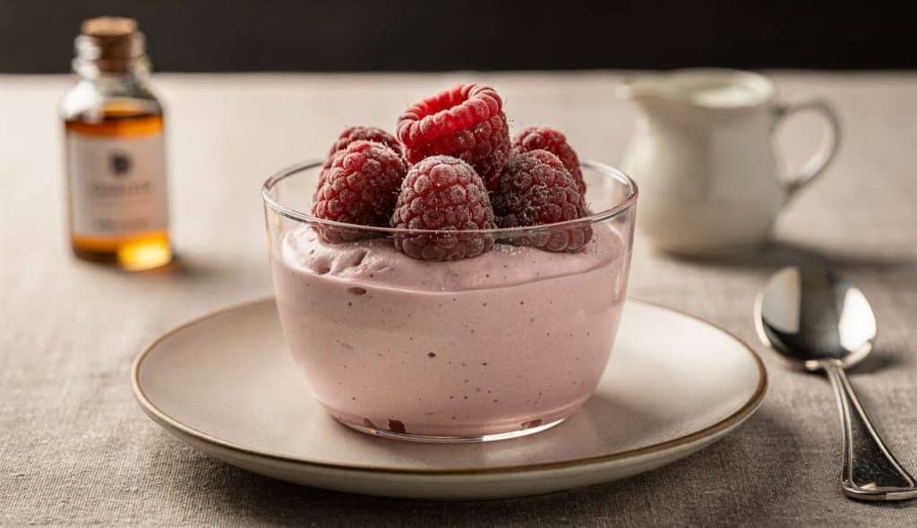 Mousse de framboises à l'huile essentielle d'Ylang-Ylang : une recette gourmande