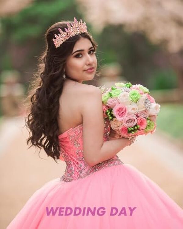 Découvrez notre avis impartial sur la couronne rose Tobatoba, l'accessoire parfait pour apporter une touche d'élégance à votre tenue de mariée ou à vos soirées glamour.