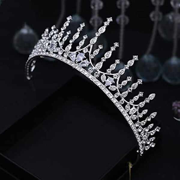 Découvrez notre analyse complète du diadème de princesse en strass idéal pour les mariées : alliez élégance et raffinement pour un mariage inoubliable