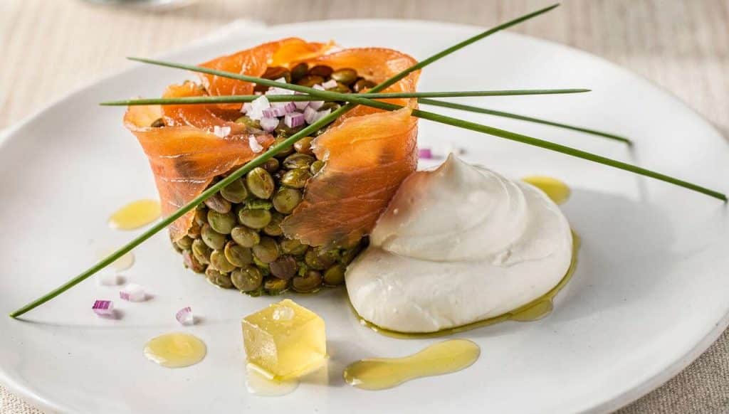Timbales de lentilles vertes au saumon fumé : recette gourmande