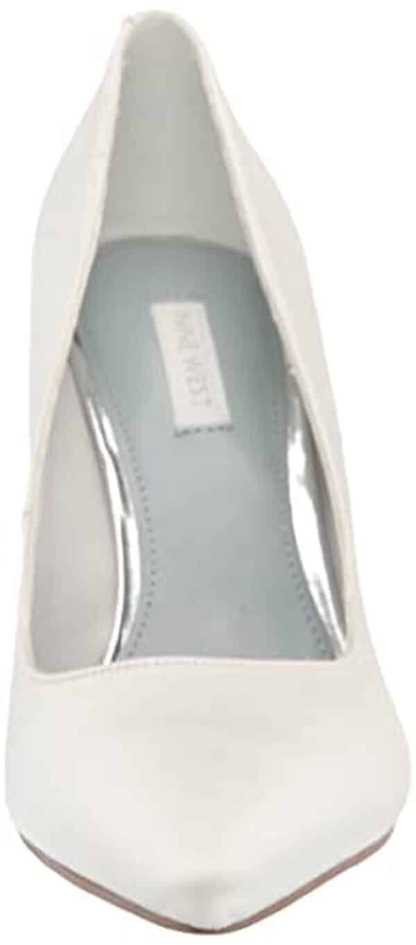 Découvrez notre analyse complète des escarpins Nine West modèle Ezra : style, confort et élégance du satin blanc décryptés pour vous convaincre