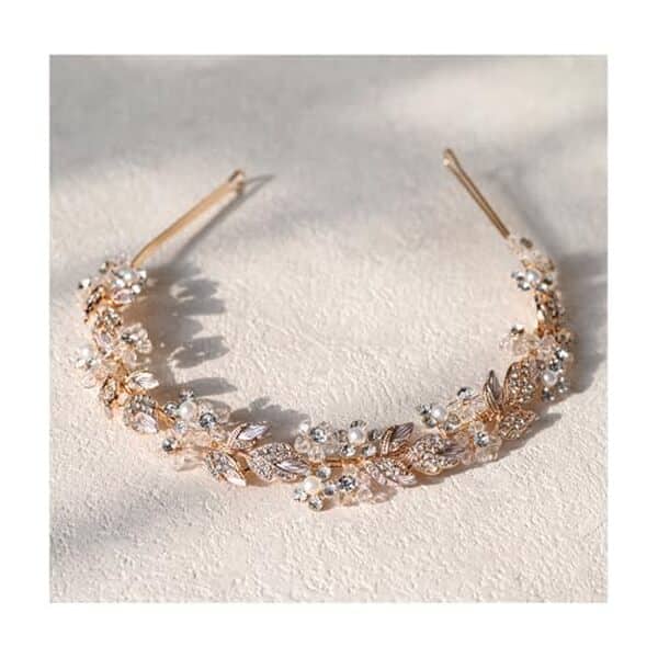 Découvrez notre avis complet sur le diadème de mariée Lemoxivi orné de strass et perles dorés, l'accessoire indispensable pour un mariage élégant et raffiné.