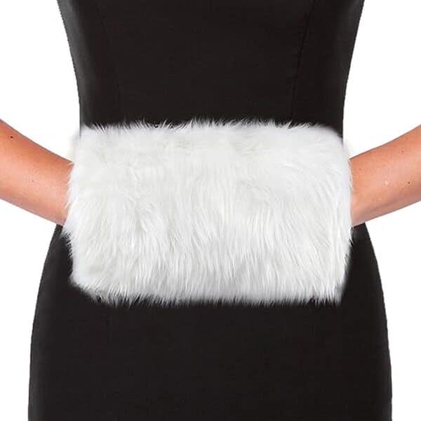 Découvrez l'avis complet sur la cape de mariage Ommda en fausse fourrure blanche : style raffiné, confort optimal et détails qui subliment votre tenue de mariage.