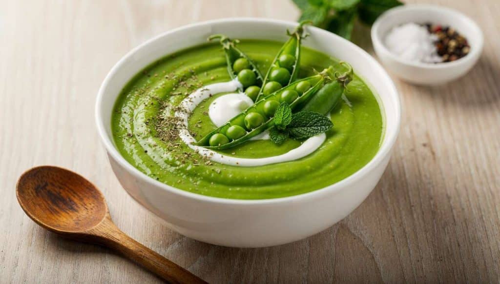Velouté de petits pois à la menthe : recette facile et rafraîchissante