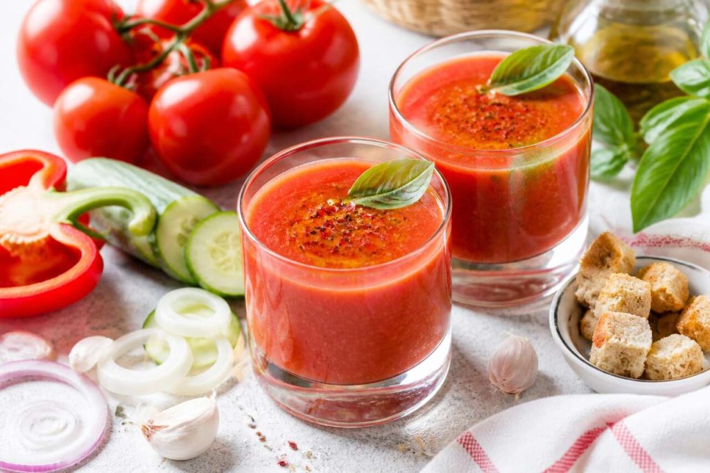 Recette de verrines de gaspacho aux tomates : un délice estival