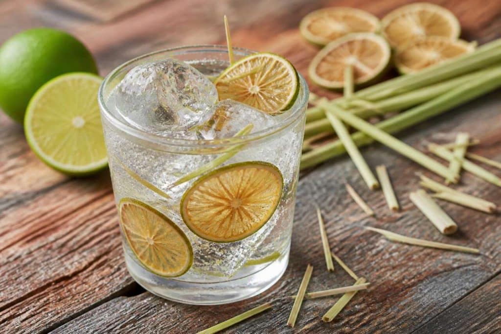 Cocktail verveine citronnelle : recette rafraîchissante